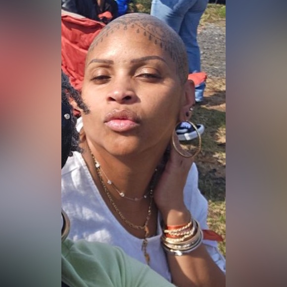 Meet your Posher, Veronica - Picture 3 of 3